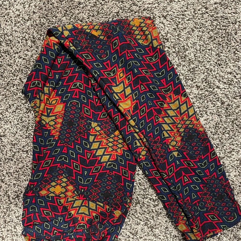 Buttery-soft, Form-fitting LulaRoe Leggings